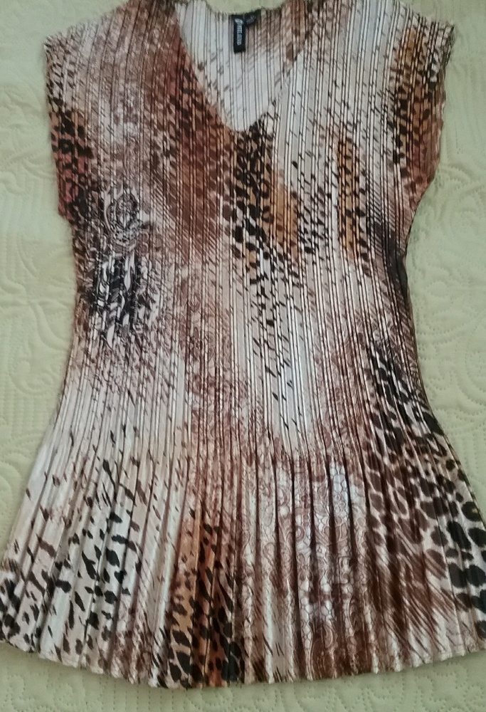 Gold leopard print top